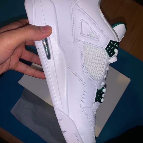 Jordan 4 metallic green - Picture 3 of 7